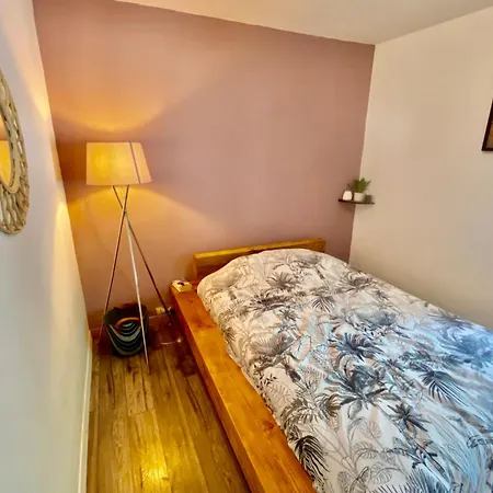 Charming T2 With A 135m2 Garden In *
