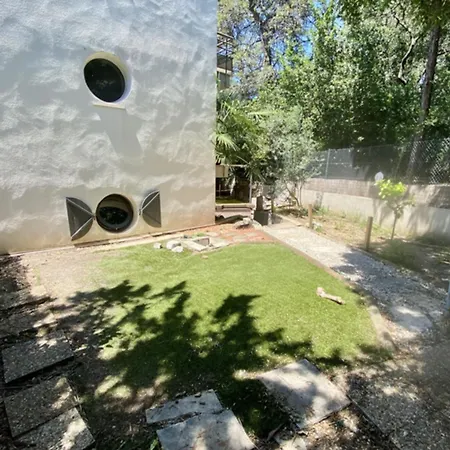 Lejlighed Charming T2 With A 135m2 Garden In Montpellier