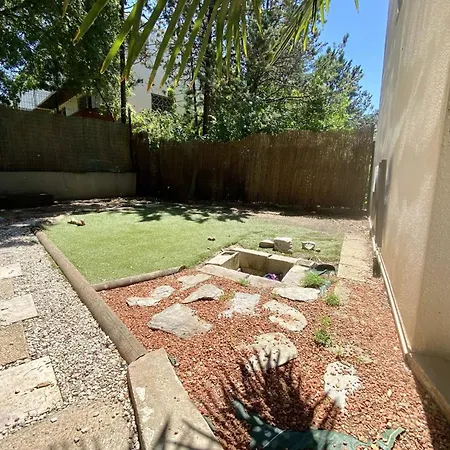 Lejlighed Charming T2 With A 135m2 Garden In *