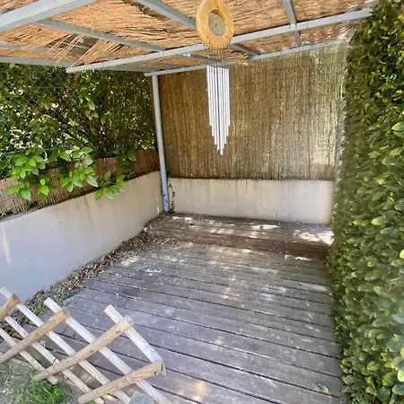 Charming T2 With A 135m2 Garden In Lejlighed *